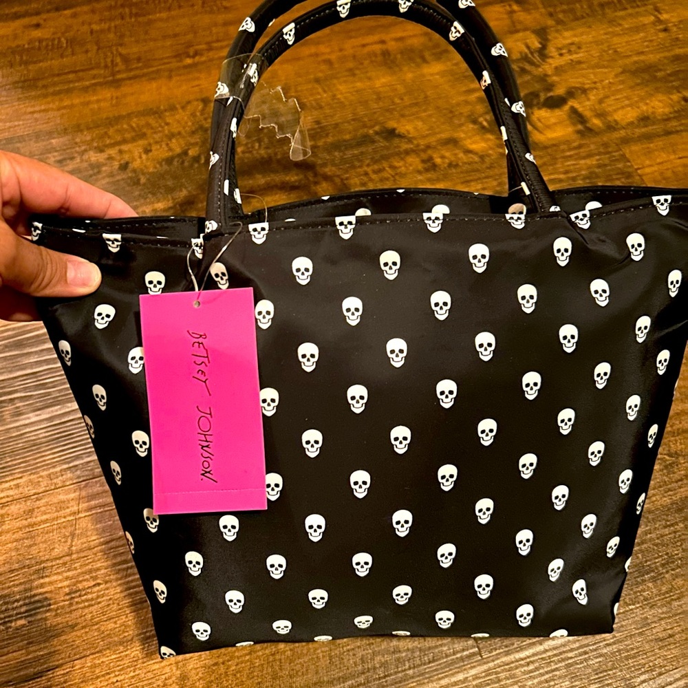 Betsey Johnson skull lunch bag 💀 NWT